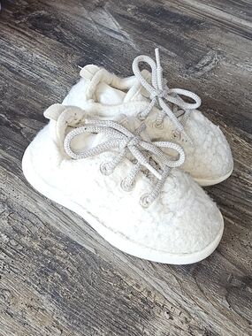 allbirds Kids Cream Fleece Lace-Up Sneakers
